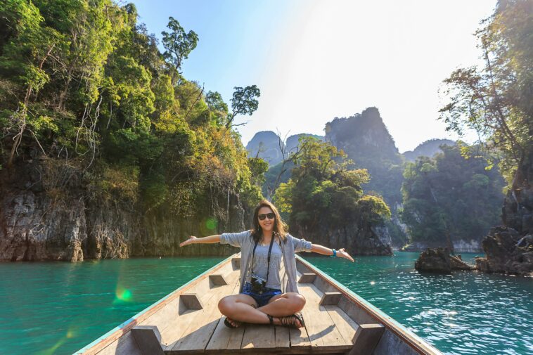 Femme qui voyage seule