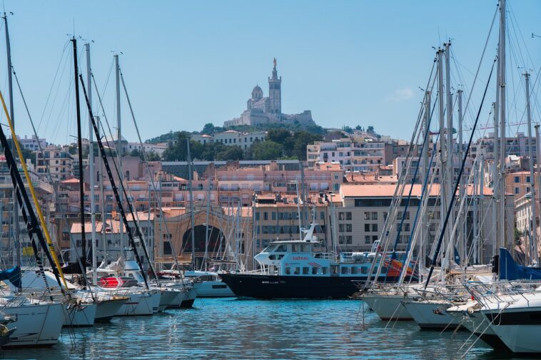 Marseille_Vieux_Port_Bonne_Mère